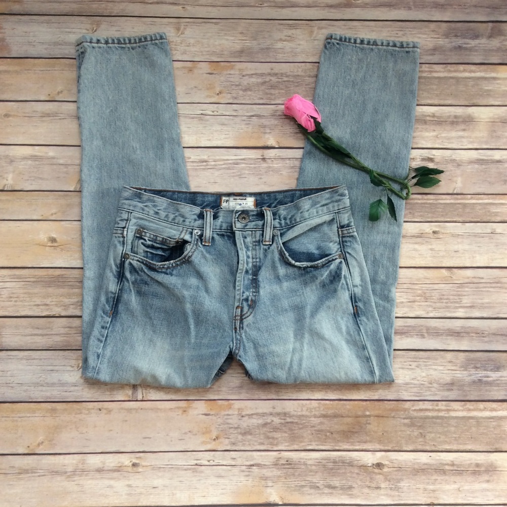 Free People light denim blue straight leg size 25